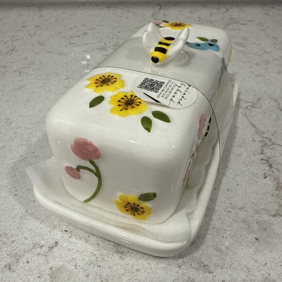 Lang by Design Butter Dish with Raised Flowers& 3D Bumblebee Handle Hand Painted - Picture 6 of 8